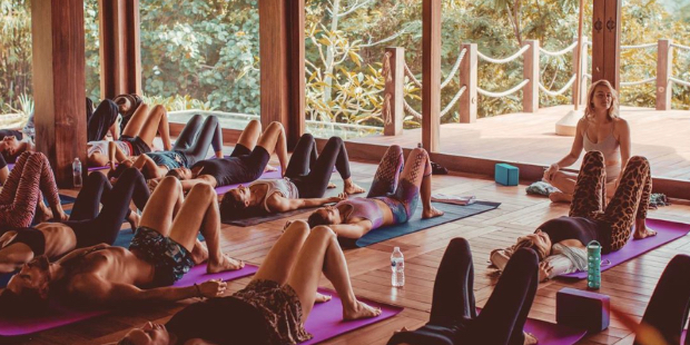 Τα μυστικά μιας yogi για να ξεκινήσεις τη μέρα σου με τον καλύτερο τρόπο