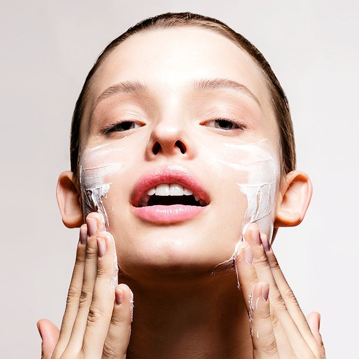 Τελικά χρειάζεται να πλένεις το πρόσωπό σου μετά τη μάσκα περιποίησης;