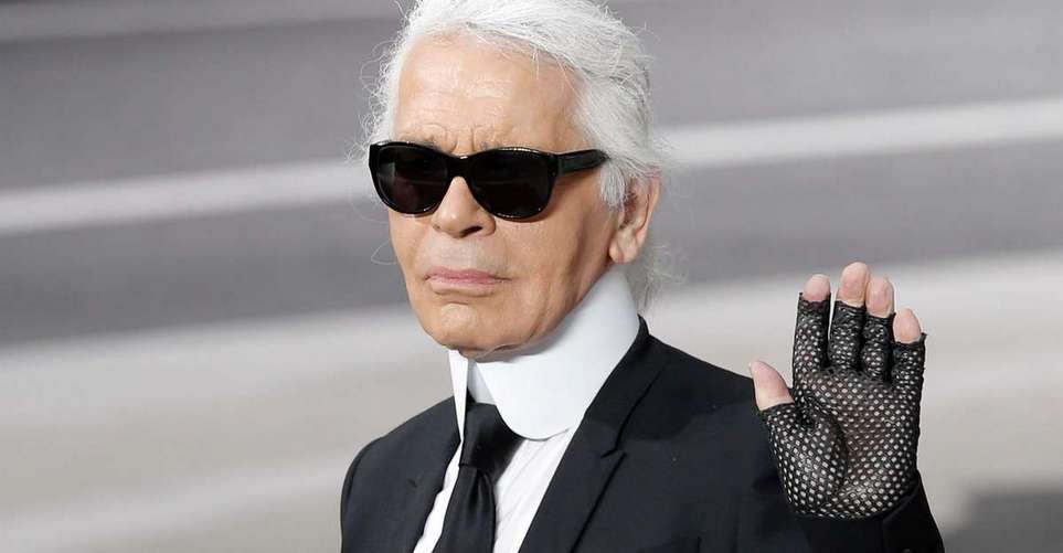 Τι κρυβόταν πίσω από την εμμονή του Karl Lagerfeld με τα γάντια;
