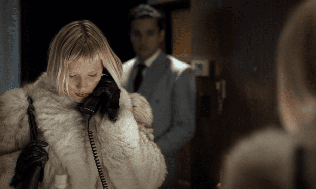 Το Piercing είναι η πιο kinky, fashionable και διεστραμμένη ταινία που θα δεις το 2019