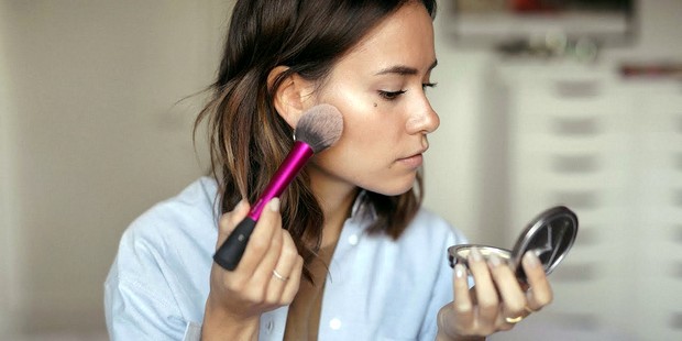 Υπάρχουν 3 εύκολοι τρόποι για να ανανεώσεις την makeup ρουτίνα σου