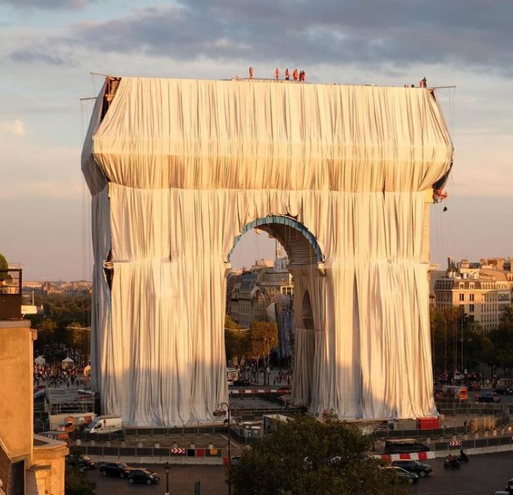 Παρίσι: Η Αψίδα του Θριάμβου θα καλυφθεί με 25.000 τετραγωνικά μέτρα ύφασμα